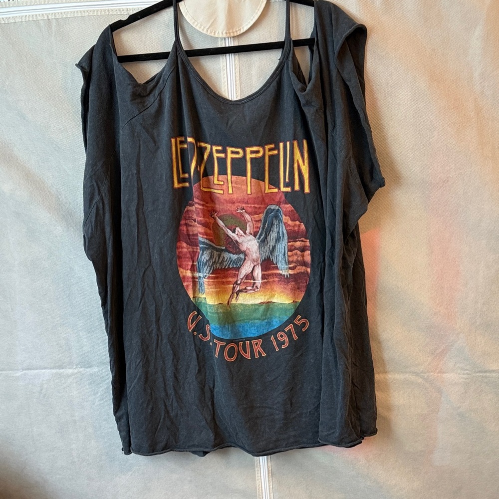 Graphic Black Tee - Women's Short Sleeve